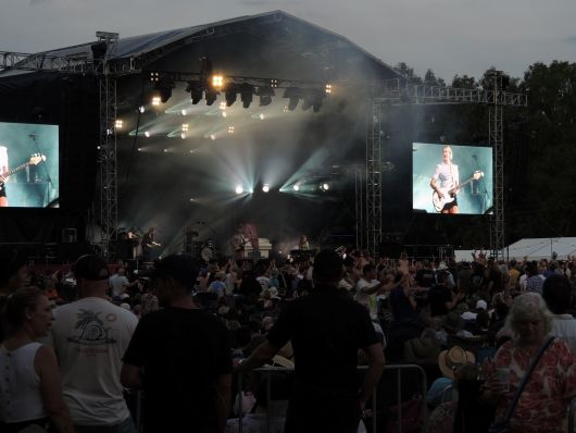 Miss Hggins on stage